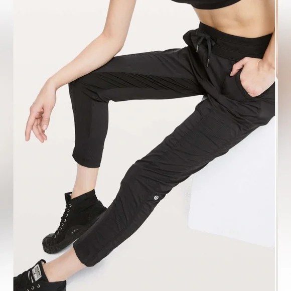 Lululemon Street to Studio Black Size 6 Women's Pants - Picture 3 of 9